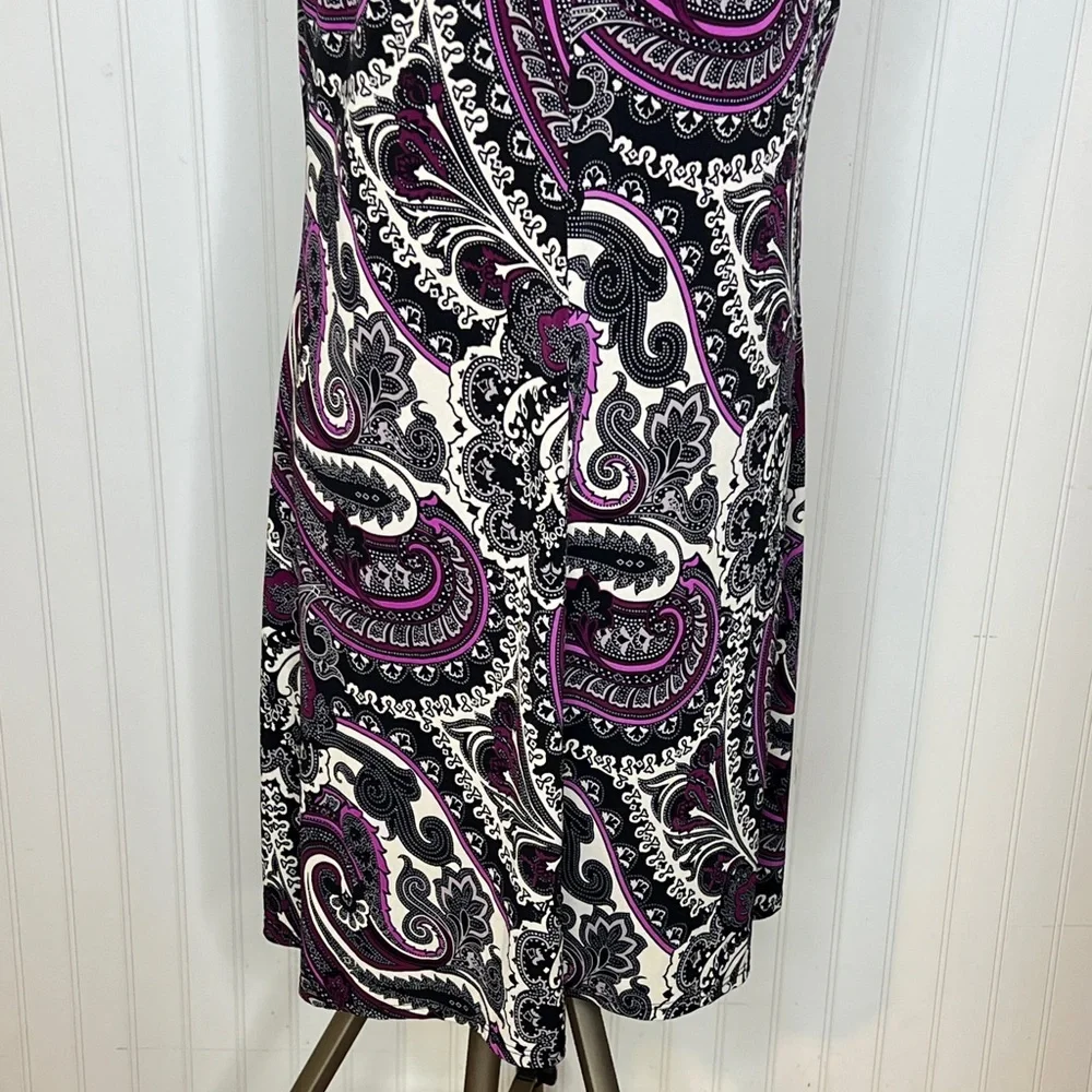Elegant Paisley Mini Dress in Black, White, and Pink - Picture 9 of 11